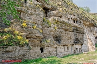 pelerinaj la mănăstirile rupestre ale moldovei