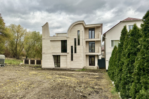 Râșcani, str. Academician Sergiu Rădăuțanu 104 104